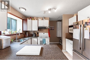 4811 Parkdale Crescent - Photo 11