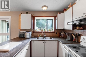 4811 Parkdale Crescent - Photo 12