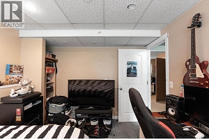 4811 Parkdale Crescent - Photo 29