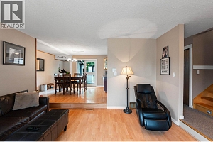 4811 Parkdale Crescent - Photo 9