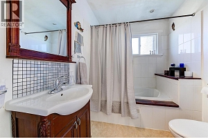 280 Dougall Road S - Photo 16