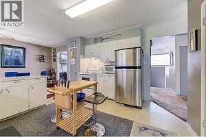 280 Dougall Road S - Photo 9