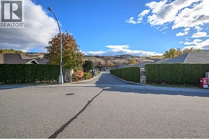 1000 Snowberry Road Unit# 18 - Photo 3