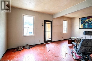 2214 32 Street - Photo 2