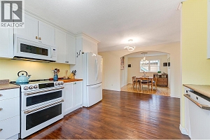 640 ROANOKE Avenue - Photo 15