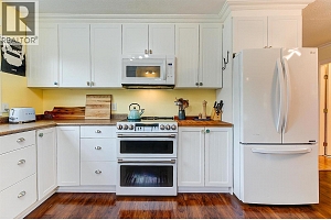 640 ROANOKE Avenue - Photo 16