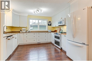 640 ROANOKE Avenue - Photo 17