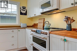 640 ROANOKE Avenue - Photo 32