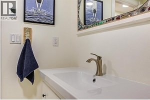 640 ROANOKE Avenue - Photo 44