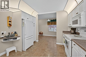 1800 Parkview Crescent Unit# 10 Lot# 10 - Photo 10