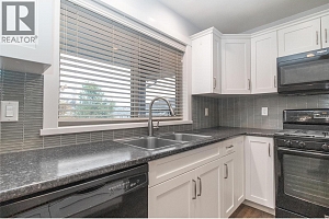 560 Christleton Avenue - Photo 10