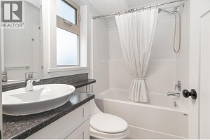 560 Christleton Avenue - Photo 17