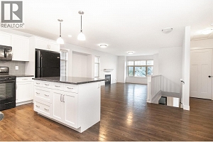 560 Christleton Avenue - Photo 2