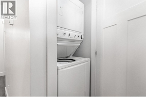 560 Christleton Avenue - Photo 36