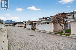 1800 Parkview Crescent Unit# 13 Lot# SL13 - Photo 2