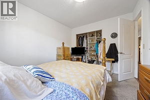 1074 Raymer Avenue - Photo 14