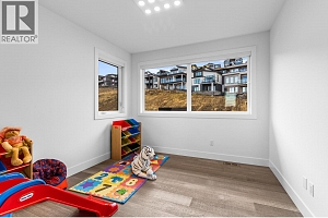 1068 Clarance Avenue - Photo 34