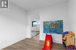 1068 Clarance Avenue - Photo 35