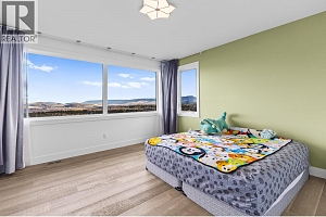 1068 Clarance Avenue - Photo 37