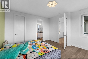 1068 Clarance Avenue - Photo 38