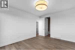 1068 Clarance Avenue - Photo 40