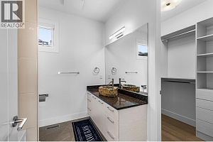 1068 Clarance Avenue - Photo 42