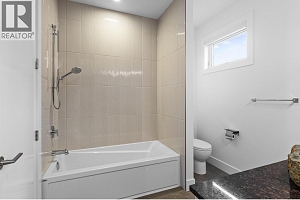 1068 Clarance Avenue - Photo 43