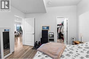 1068 Clarance Avenue - Photo 60