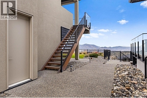 1068 Clarance Avenue - Photo 63