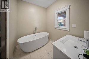 2340 Pandosy Street - Photo 10