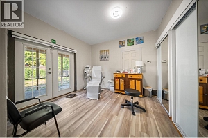 2340 Pandosy Street - Photo 14