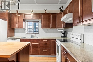 2727 Lakeshore Drive Unit# 18 - Photo 5