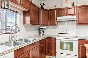 2727 Lakeshore Drive Unit# 18 - Photo 7