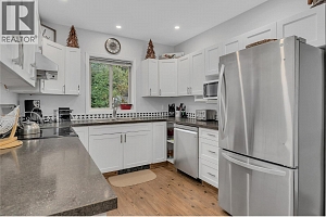 5882 Snow Pines Crescent Unit# A - Photo 4