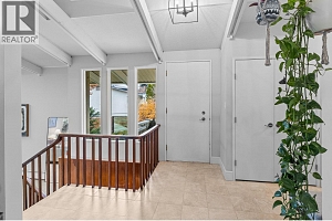 930 Fairway Crescent - Photo 3