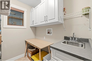 976 Lawson Avenue - Photo 29