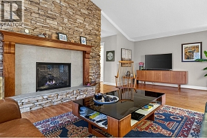 1774 Highland Drive N - Photo 10