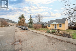 541 Okanagan Boulevard - Photo 32