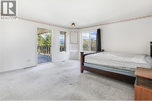 727 Cassiar Crescent - Photo 32