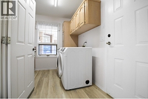 727 Cassiar Crescent - Photo 42