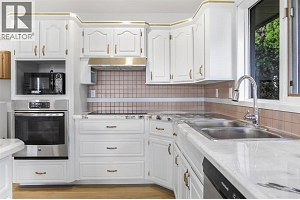 727 Cassiar Crescent - Photo 8