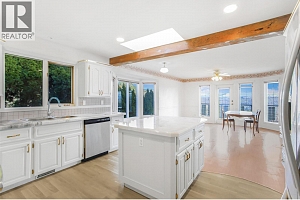 727 Cassiar Crescent - Photo 8