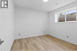 2208 Surrey Road - Photo 32