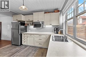 584 Okanagan Boulevard - Photo 14