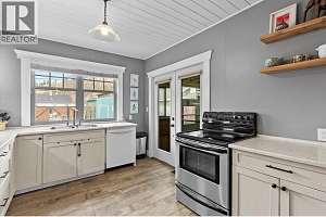 584 Okanagan Boulevard - Photo 15