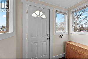 584 Okanagan Boulevard - Photo 3