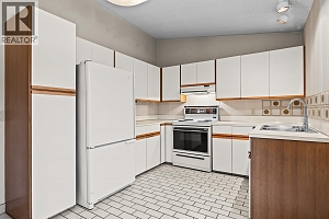 1424 Lombardy Square - Photo 13