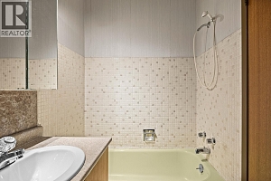 1424 Lombardy Square - Photo 23