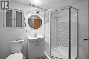 1424 Lombardy Square - Photo 30