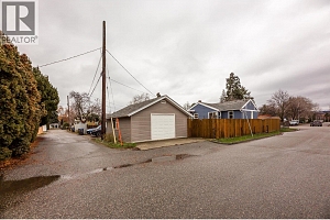 2405 Pandosy Street - Photo 11